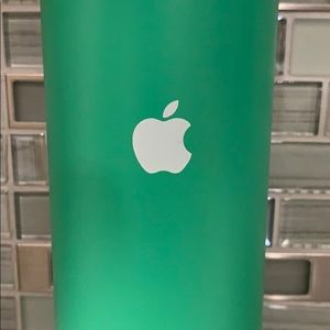 *Rare* Apple branded hydro flask 20oz
